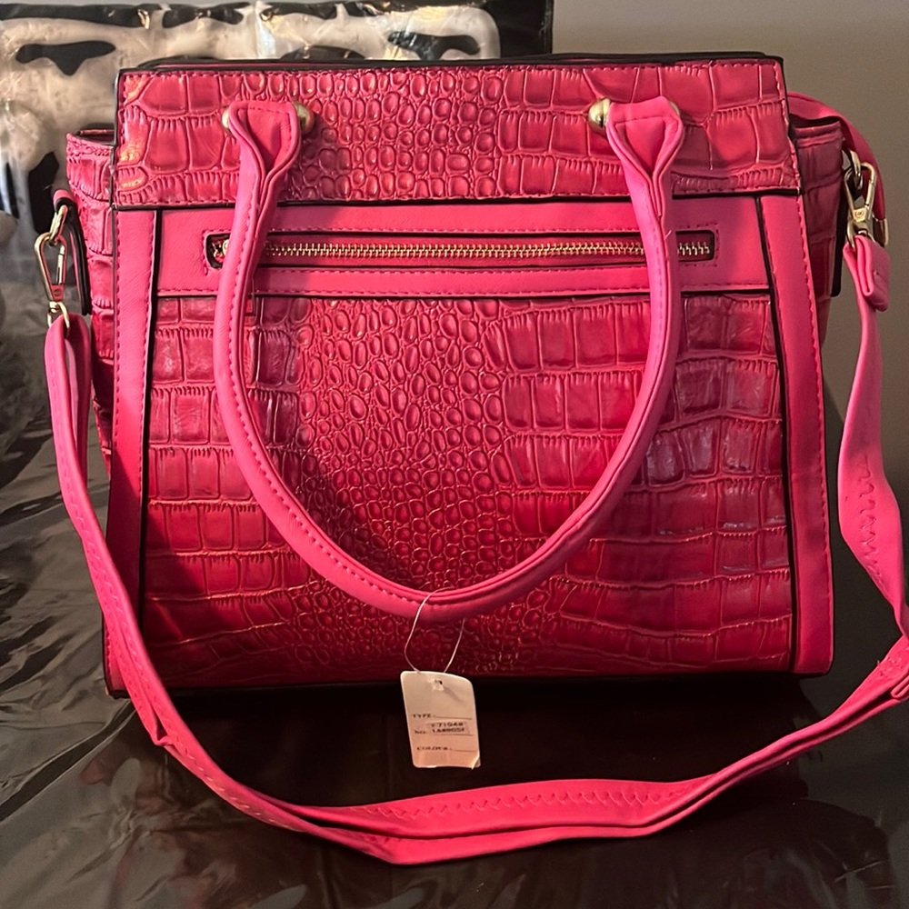 Hot pink shoulder bag with zipper closure